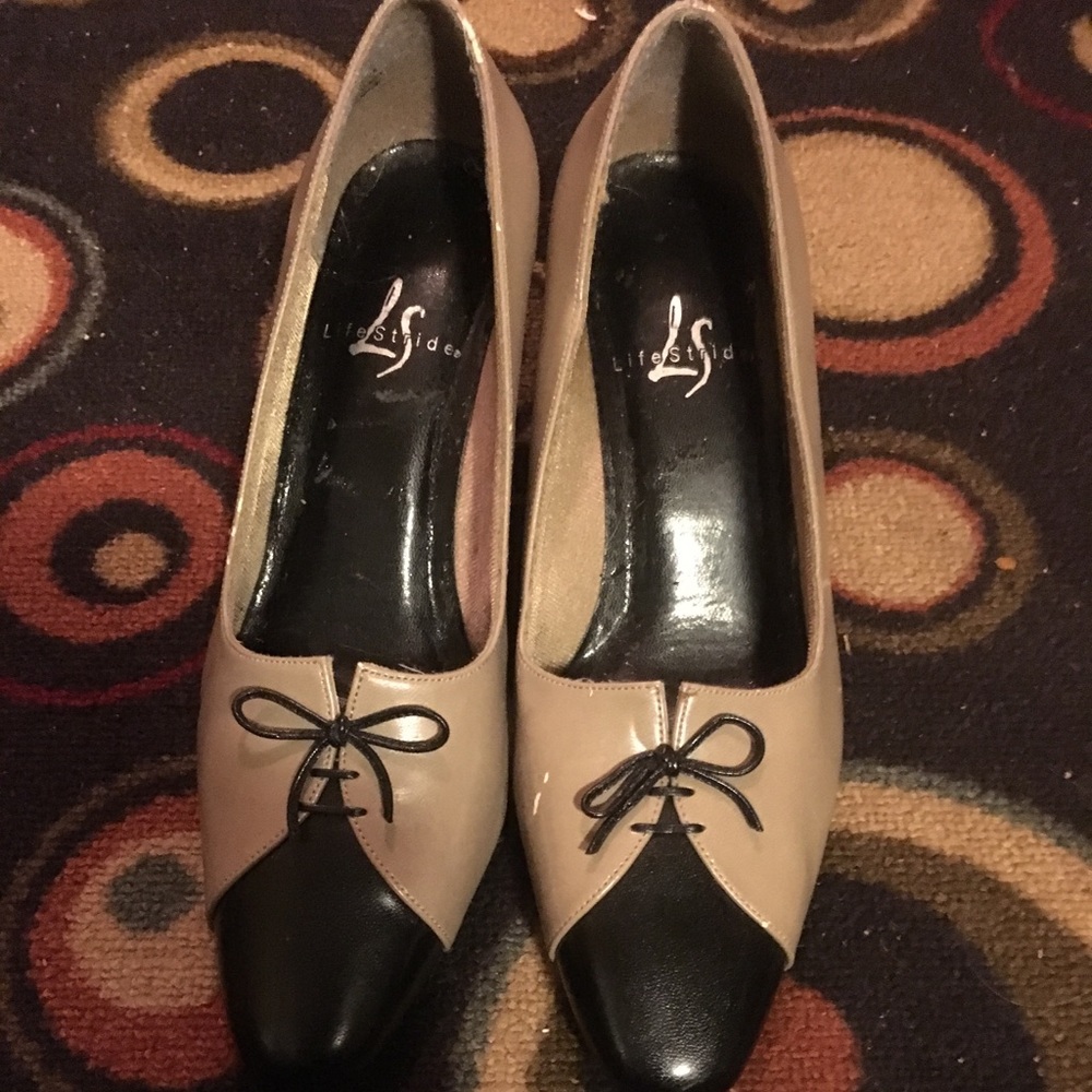 Cute heels . Tiny little scratches